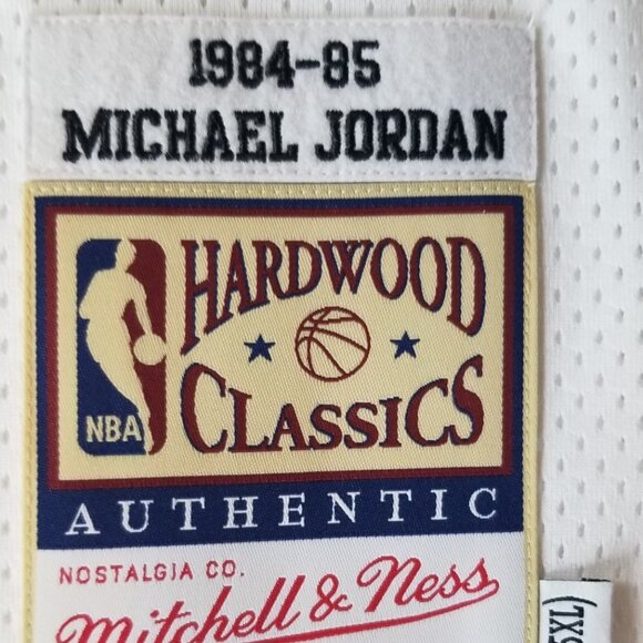 Men's Mitchell & Ness Michael Jordan White Chicago Bulls Rookie Authentic Jersey - Picture 9 of 12
